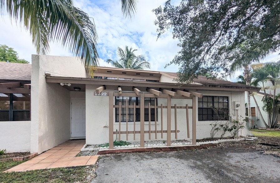 Primary Photo - 1322 Sandpiper Blvd