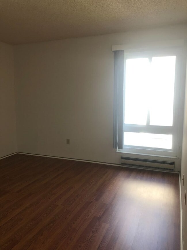 Building Photo - Beautiful one bedroom with grand Bay view’...