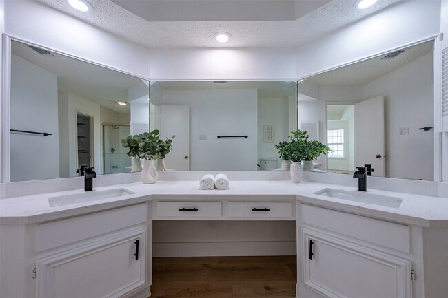 Building Photo - 12719 Ashford Knoll Dr