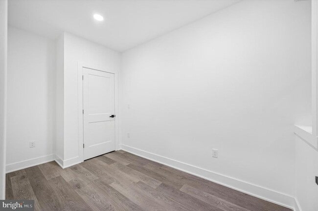 Building Photo - 5719 Cambridge St