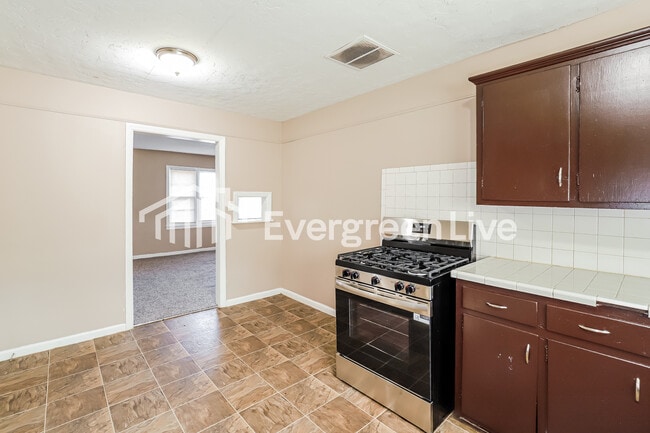 Building Photo - 6629 Parkview Ave