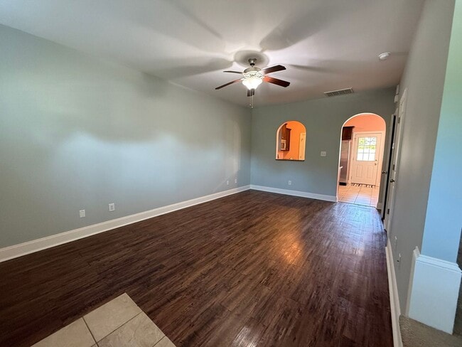 Building Photo - 2 bedroom, 2.5 bath Townhouse