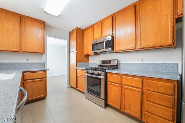 Building Photo - 4338 Apex Dr