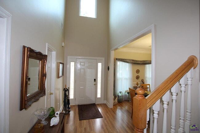 Building Photo - 221 Hummingbird Ln