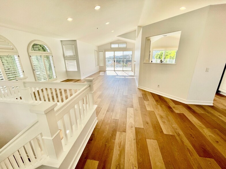 Building Photo - 77 San Raphael