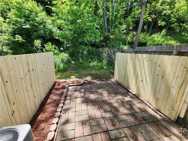 Building Photo - 119 Ligonier Ln