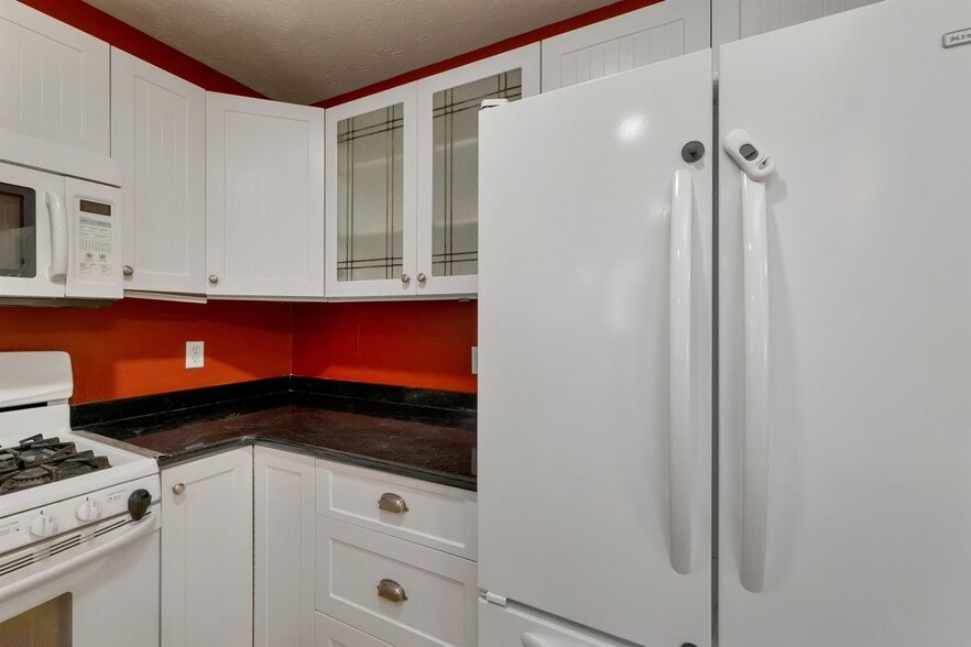 Building Photo - 32 Suffolk, 173