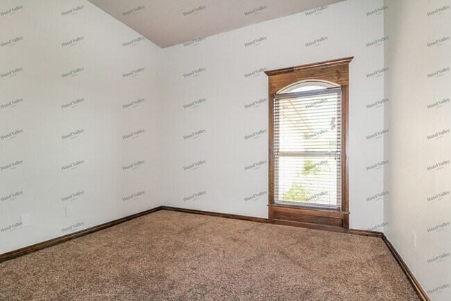 Building Photo - 1303 Luke Ln