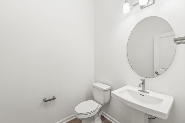 Building Photo - 5807 Clear Creek Ln
