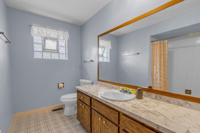 Building Photo - 7736 W 157th Pl