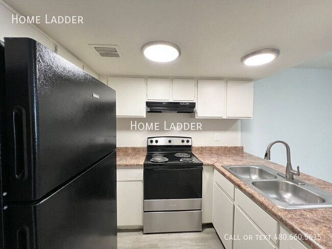 Building Photo - 4961 S Park Ave