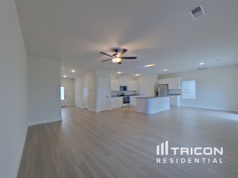 Building Photo - 1217 Crested Iris St