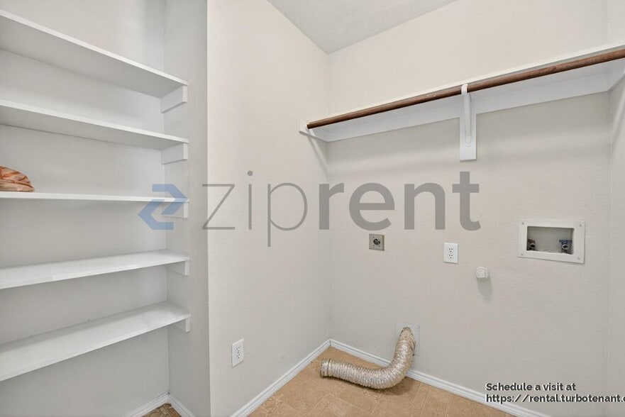 Building Photo - 9100 Warren Dr