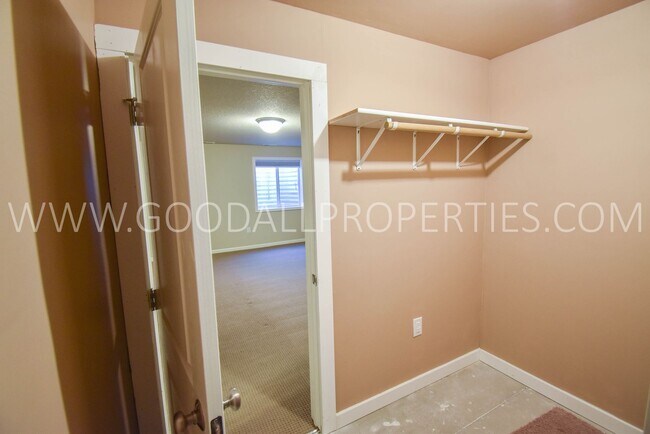 Building Photo - 4 Bedroom 3.5 Bath in Waukee