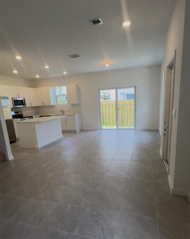 Building Photo - 104 SW 184th Way