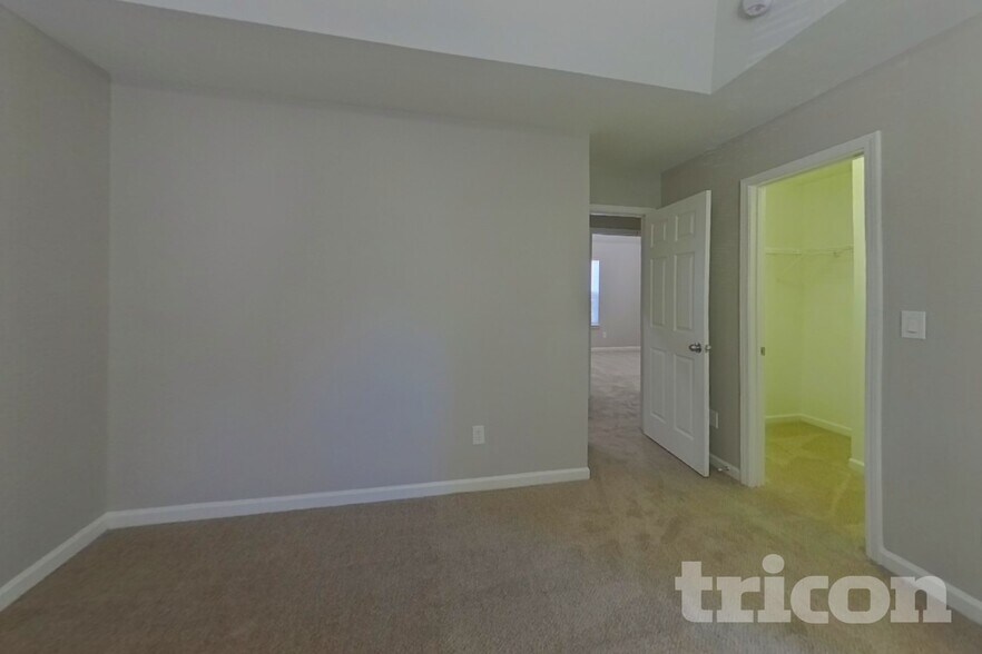 Building Photo - 1131 Delander Ln