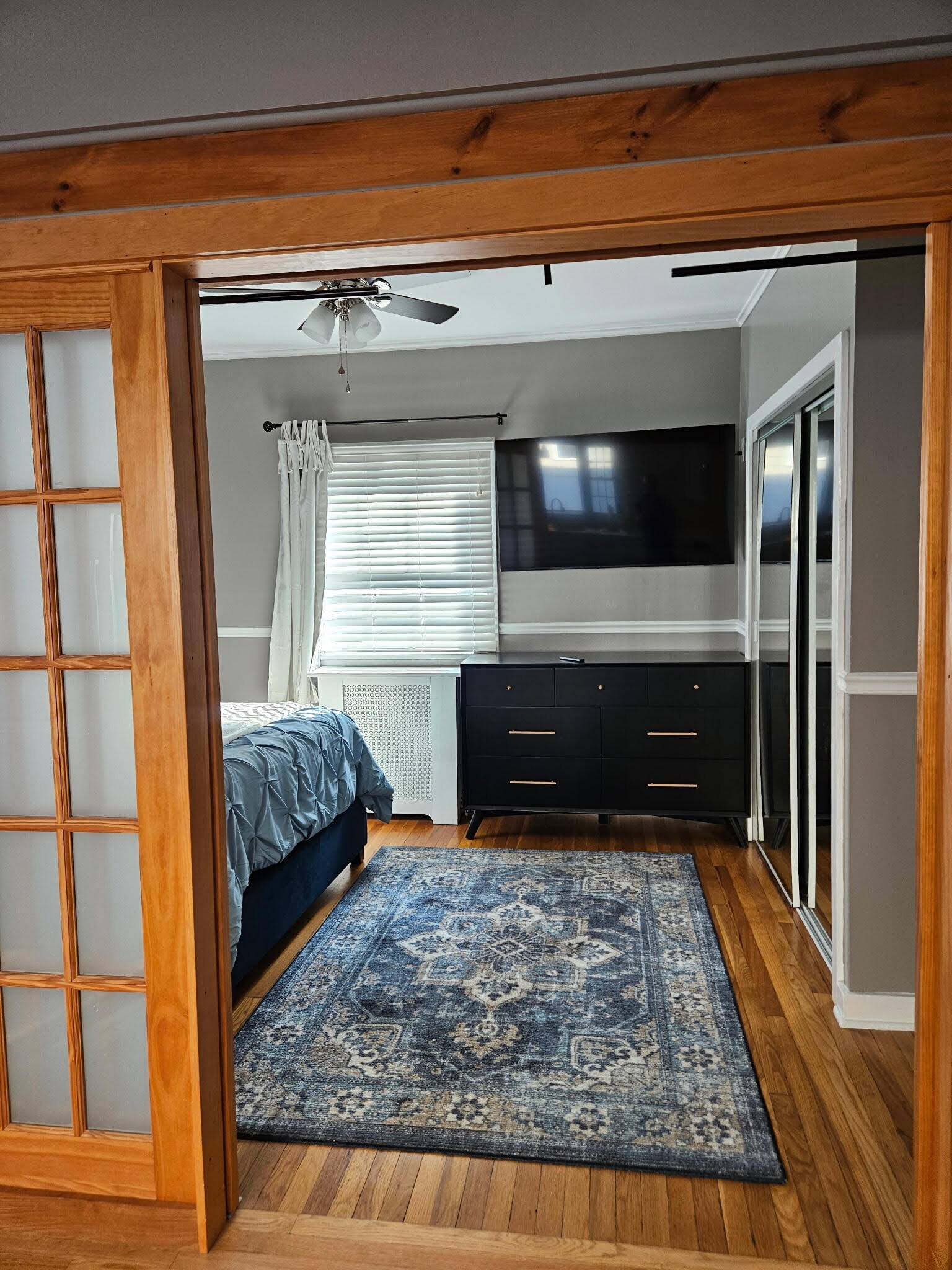 Bedroom 2, full size bed, smart tv - 175 Lake Ave