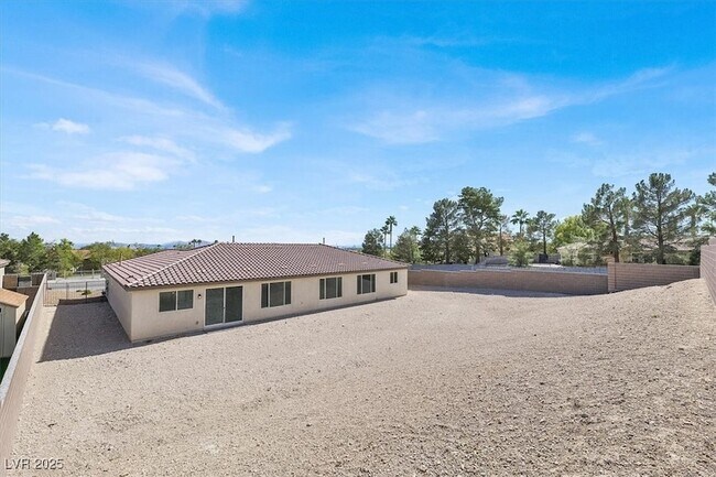 Building Photo - 4709 N Park St