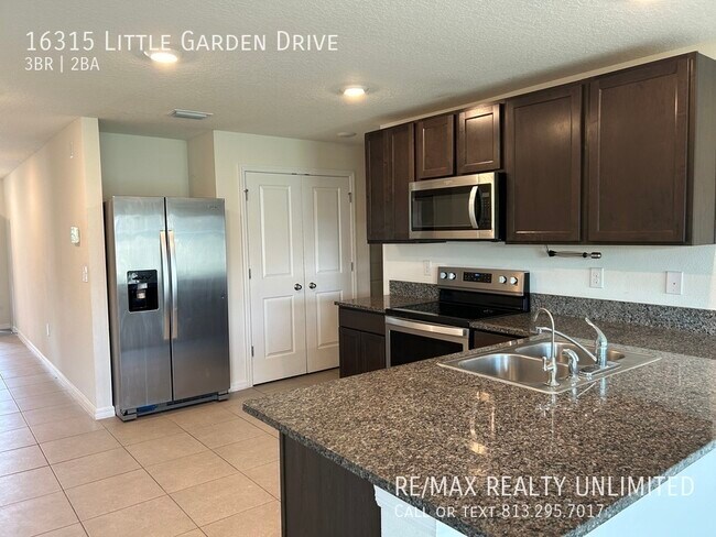 Building Photo - 16315 Little Garden Dr