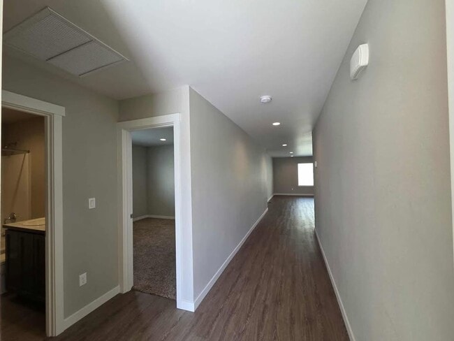 Building Photo - Amazing Brand New Home with 3 Bedrooms & 2...