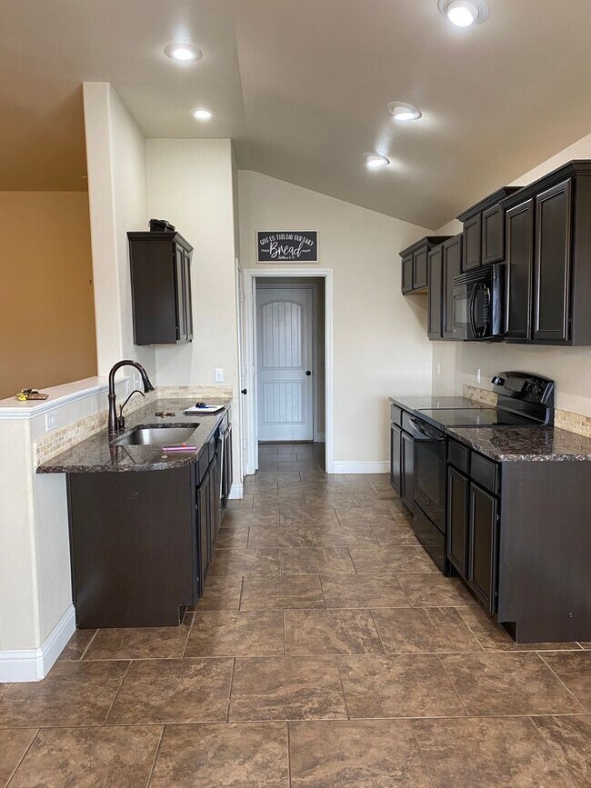 Building Photo - Home in North Park