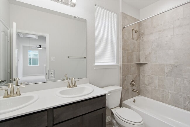 Building Photo - 13201 Leisure Cove Dr