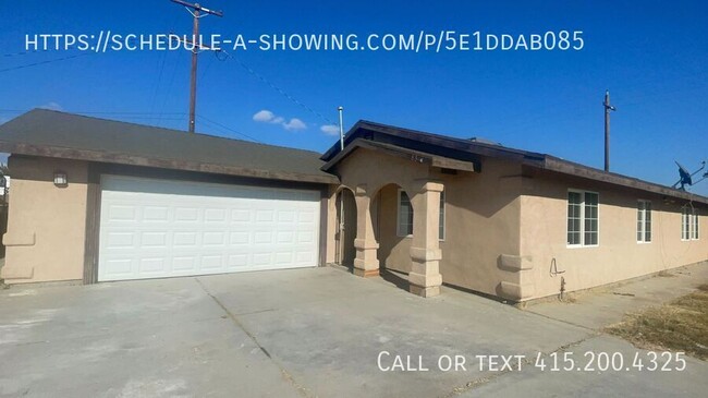 Building Photo - 2 Weeks Free Move-In Promo! Charming 4-Bed...