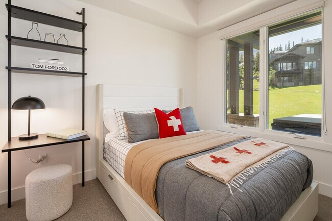 Building Photo - 5 Wildwood Rd W