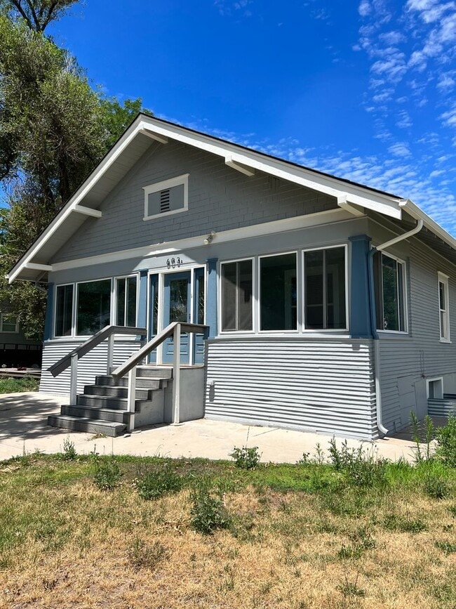 Building Photo - 603 18th St