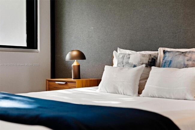 Building Photo - 77 SW 18th Terrace