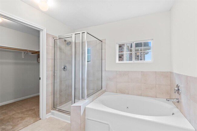 Building Photo - 4444 Victory Dr