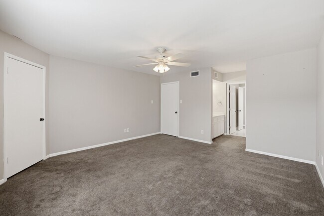 Building Photo - 2 River Creek Way
