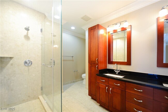 Building Photo - 4525 Dean Martin Dr