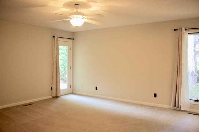 Building Photo - 940 St Andrews Dr