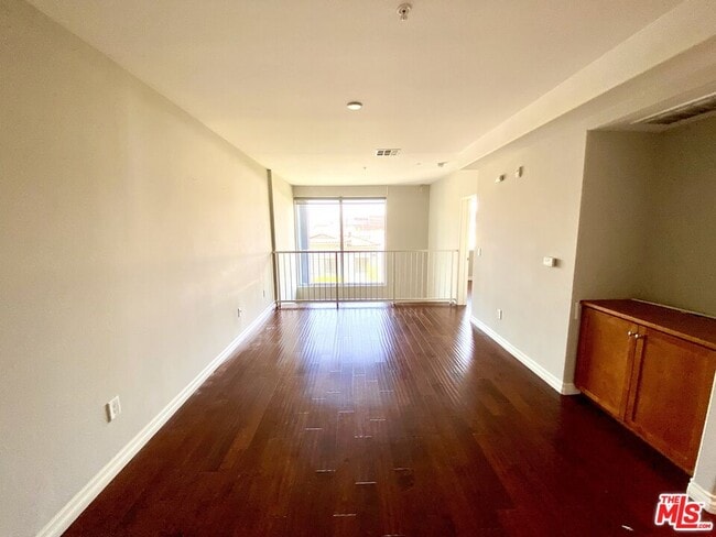 Building Photo - 629 Traction Ave