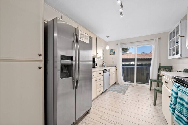 Building Photo - 44 Corniche Dr