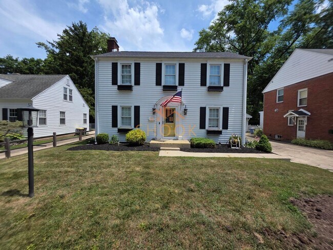 Building Photo - AVAILABLE JANUARY 2027 - BEAUTIFUL AND UNIQUE 4 BR HOME ACROSS CAMPUS