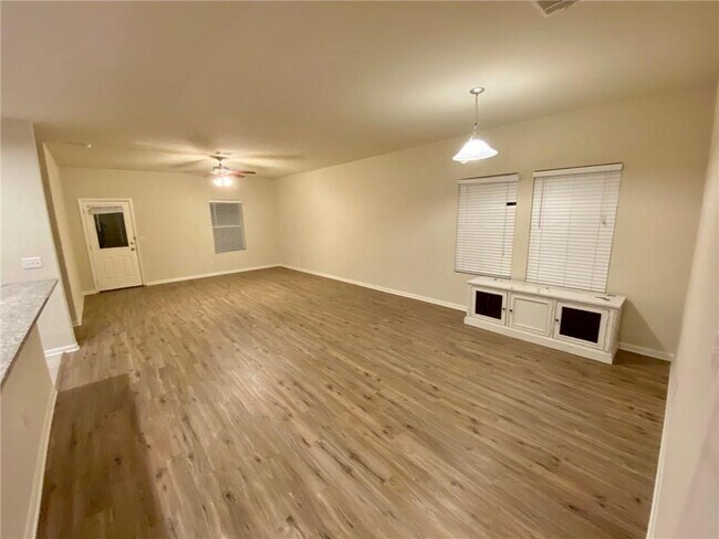 Building Photo - 172 Hollis Ln