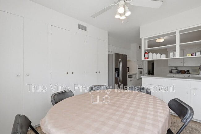 Building Photo - 2423 W Gramercy Pl