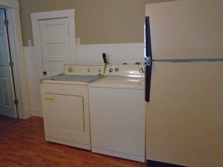 Building Photo - 805 Green St