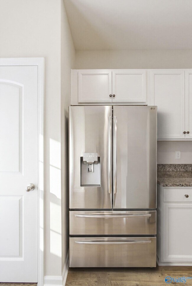 Building Photo - 102 Derbyshire Dr