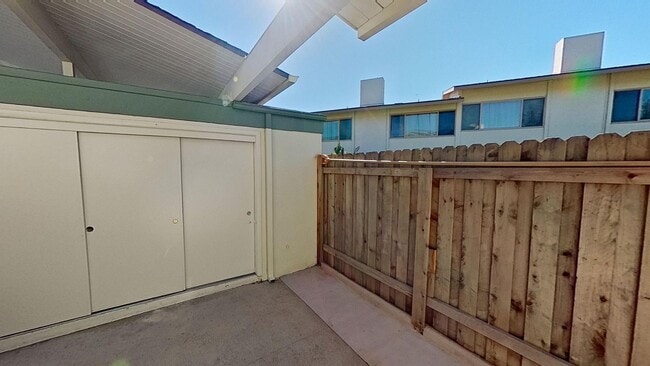 Building Photo - Bright and Spacious 2-Bedroom Condo in Gol...