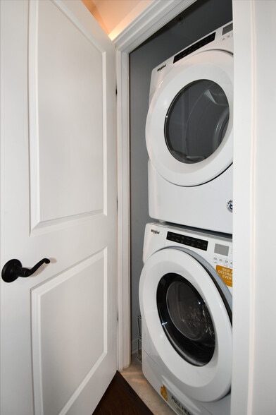 Building Photo - 2421 Auden Dr