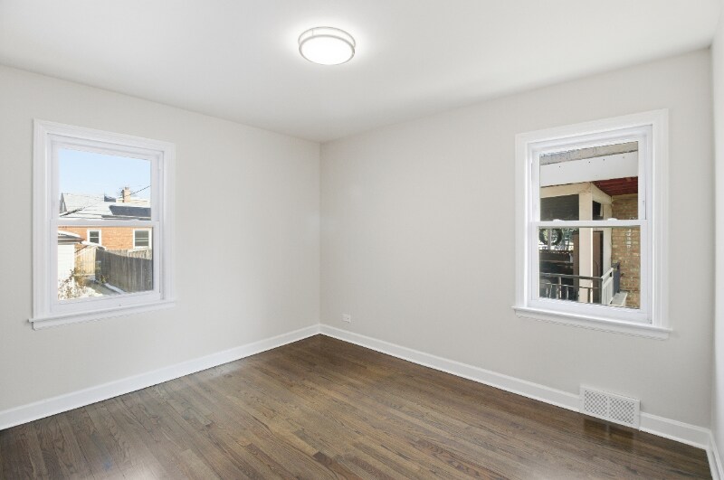 Building Photo - 6640 W Foster Ave