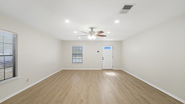 Building Photo - 1073 Stone Hollow