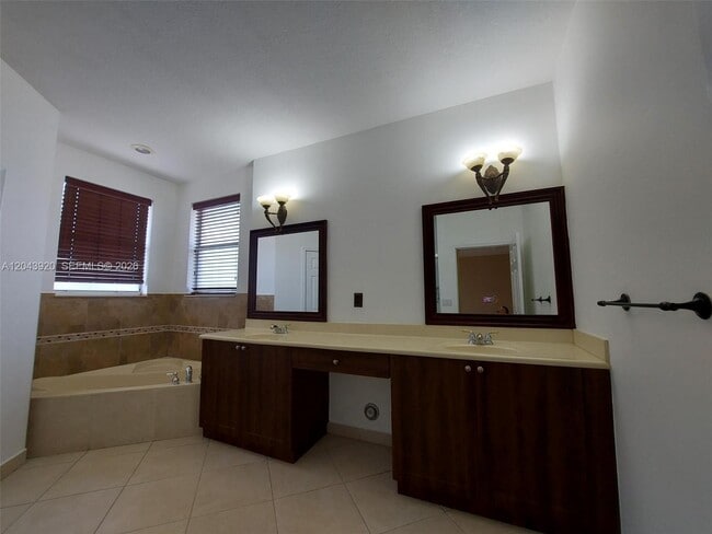 Building Photo - 5350 SW 130th Terrace