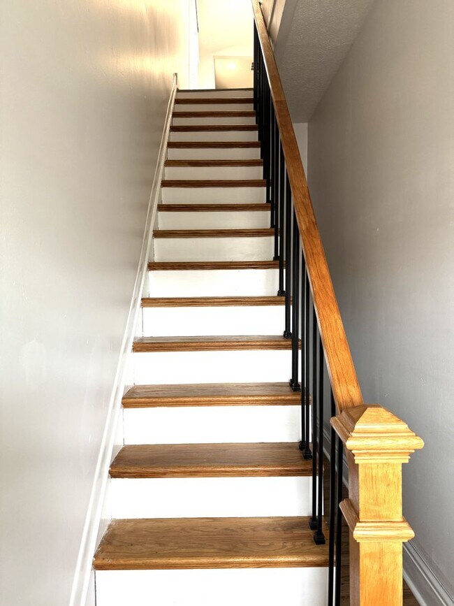 Building Photo - 1618ELL