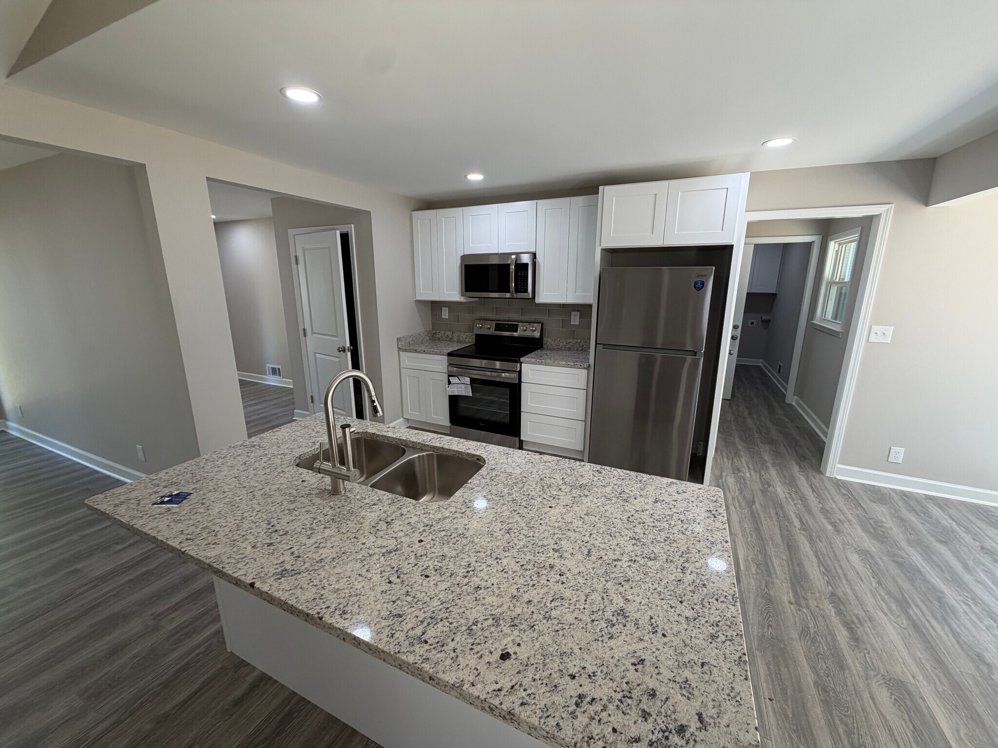 Building Photo - Room in House on Heritage Hills Cir