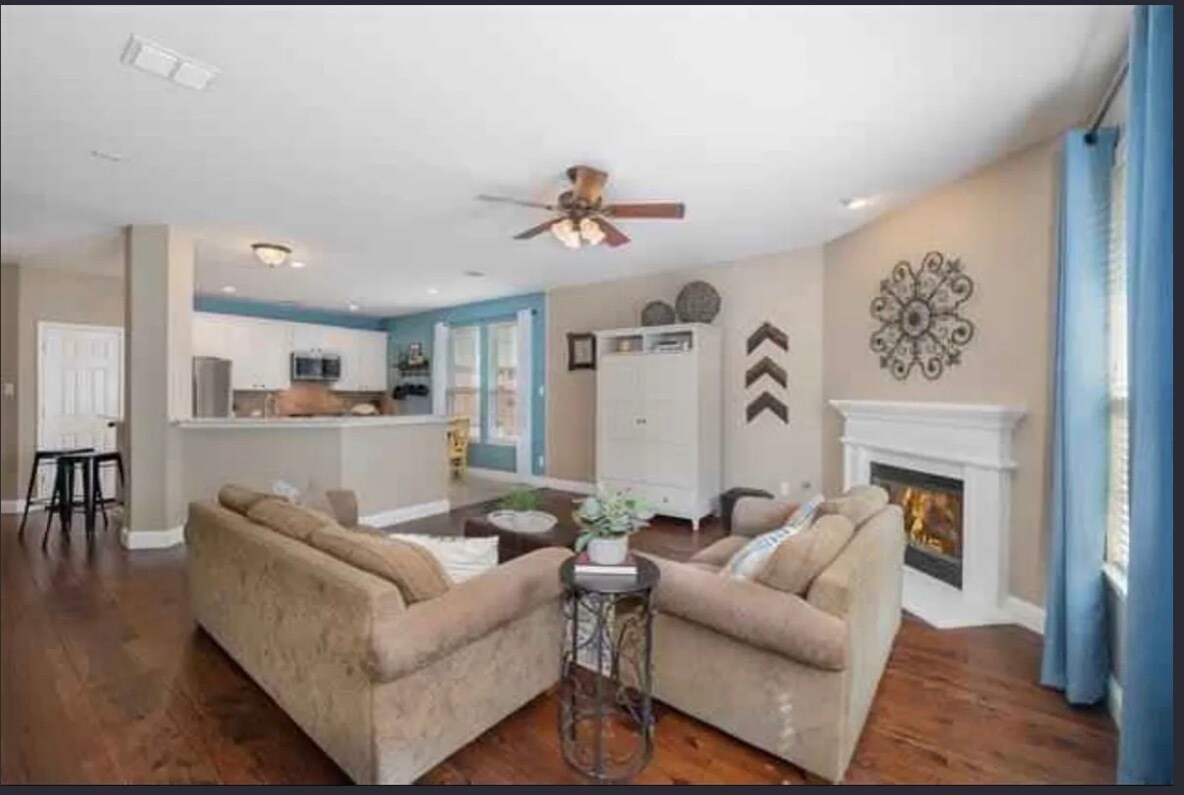 Building Photo - 2716 Zoeller Dr