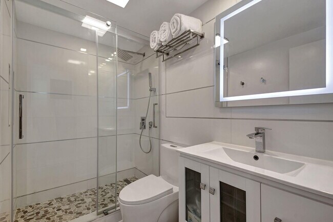 Building Photo - 2840 S Ocean Blvd